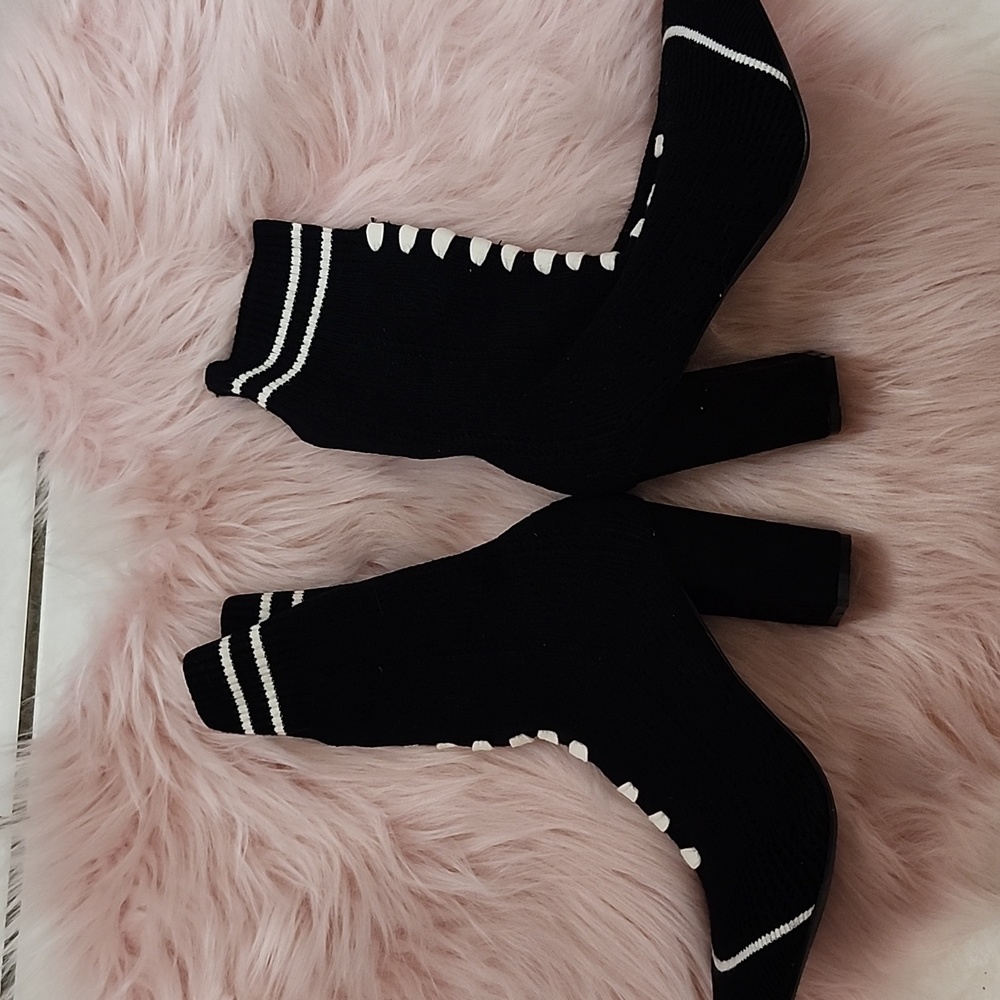 Brand New CAPE ROBBIN PERRY-1 SOCK BOOTIES-7